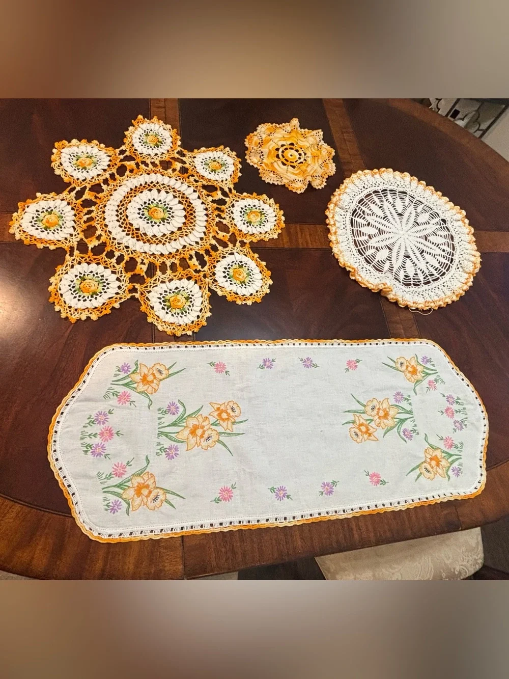 Vtg Handmade Lace Doily & Embroidered Runner 4pc Lot – Distressed Cottagecore